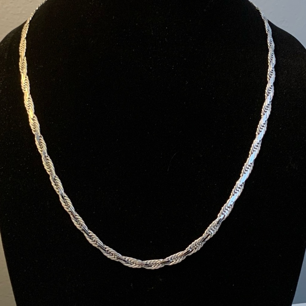 EUC 24.6 Grams 925 Sterling Necklace!